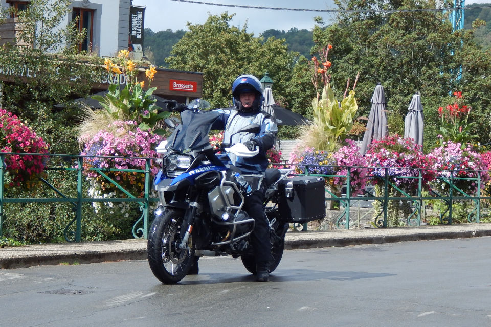 Motorrijbewijspoint Tilburg examengarantie AVB en AVD